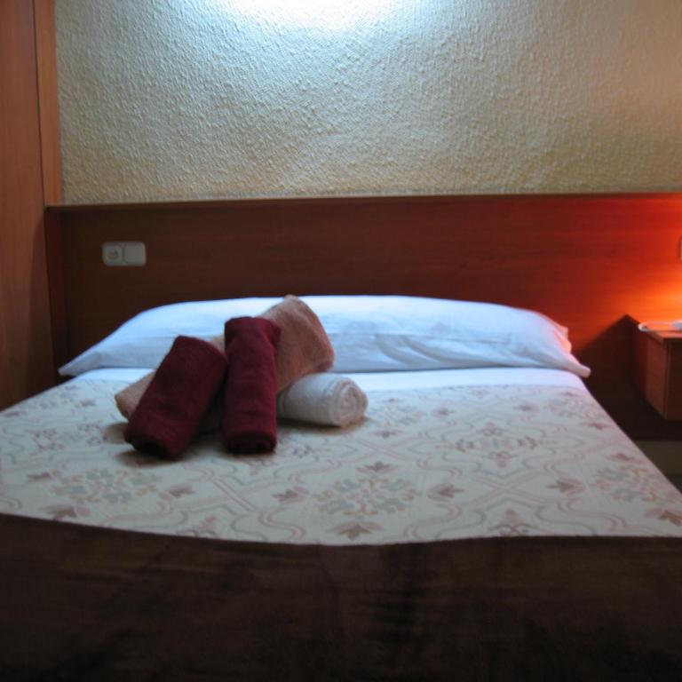 PENSIÓN Colmenero - Double Room with Shared Bathroom - 4