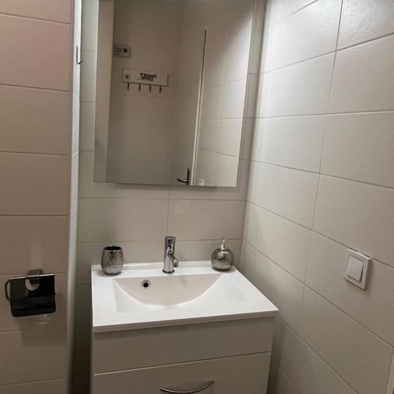 Agnes Apartman - Apartment mit Balkon - 9
