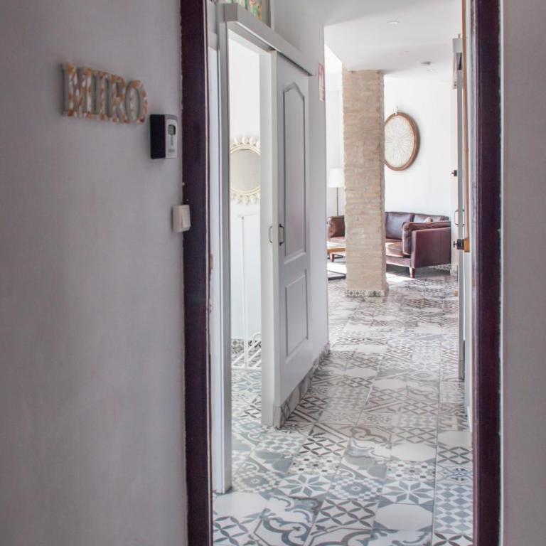 Valencia Apartamentos Goya - Three-Bedroom Apartment - 15