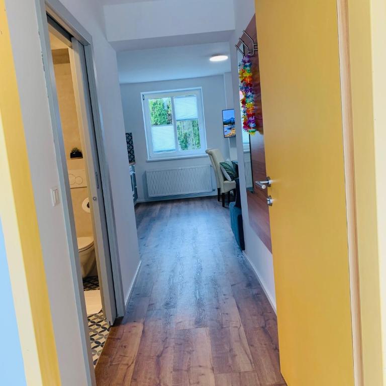 Motel55 - nettes Hotel mit Self Check-In in Villach, Warmbad - Apartment mit Terrasse - 2