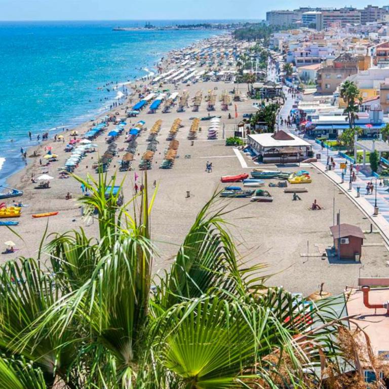 Apartamento Carihuela Beach Experience - Three-Bedroom Apartment - 29