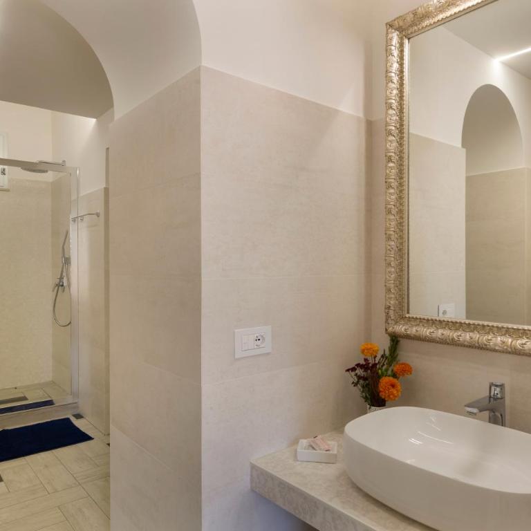 YourHome - Royal Blue Suite - One-Bedroom Apartment - 10