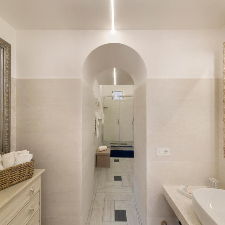YourHome - Royal Blue Suite - One-Bedroom Apartment - 9