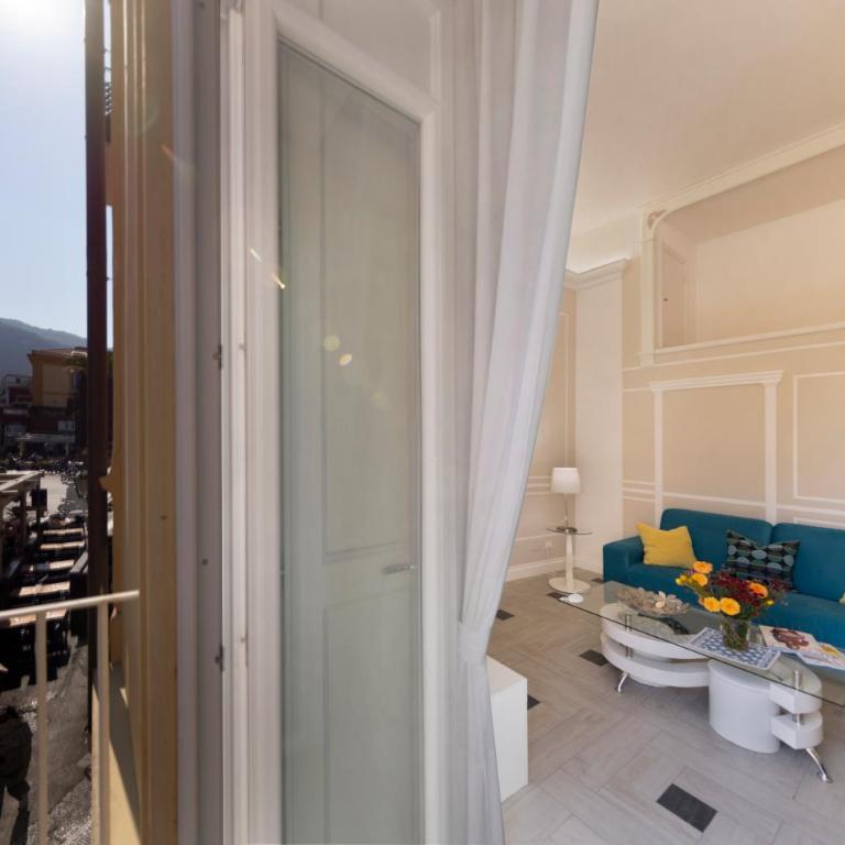 YourHome - Royal Blue Suite - One-Bedroom Apartment - 13