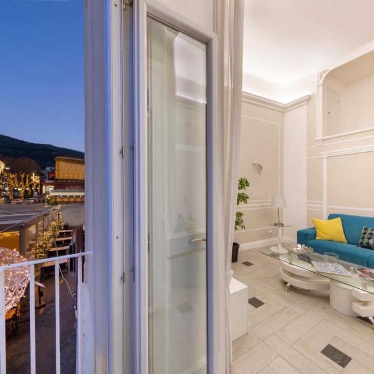 YourHome - Royal Blue Suite - One-Bedroom Apartment - 18