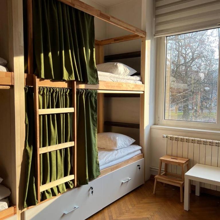 Cabbage Hostel - Krevet u Osmokrevetnoj Mešovitoj Spavaonici - 1