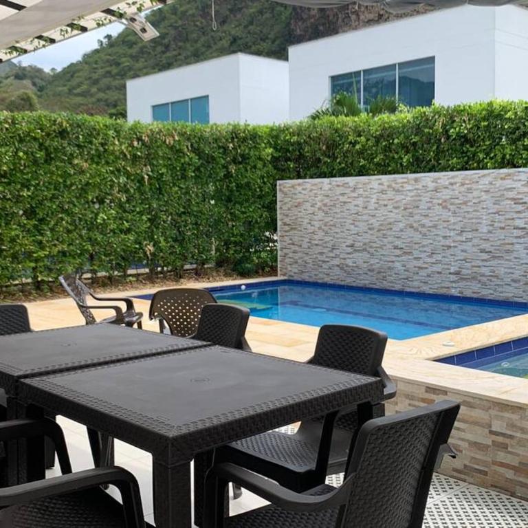 Condo Apulo - Hermosa casa - Jacuzzi y Piscina privados - WiFi - Casa de 3 dormitorios - 5