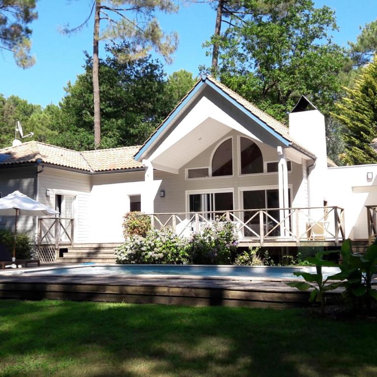 Villa avec piscine privée, jardin clôturé et WIFI à Biscarrosse - Idéale pour 6 personnes - FR-1-521-192 - Maison de Vacances - 1