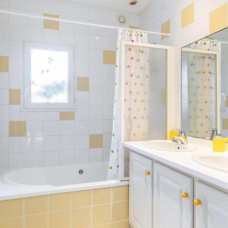 Villa avec piscine privée, jardin clôturé et WIFI à Biscarrosse - Idéale pour 6 personnes - FR-1-521-192 - Maison de Vacances - 4