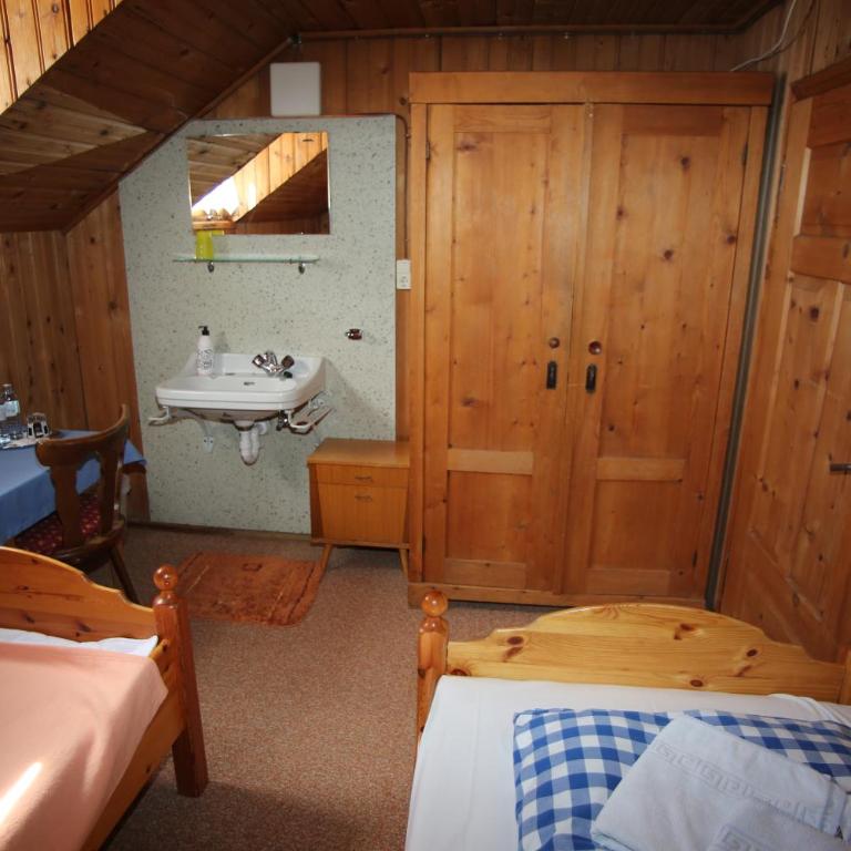 Gasthof Auerhahn - Doppelzimmer mit Gemeinschaftsbad - 1