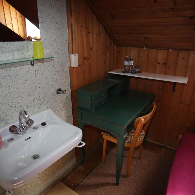 Gasthof Auerhahn - Doppelzimmer mit Gemeinschaftsbad - 2