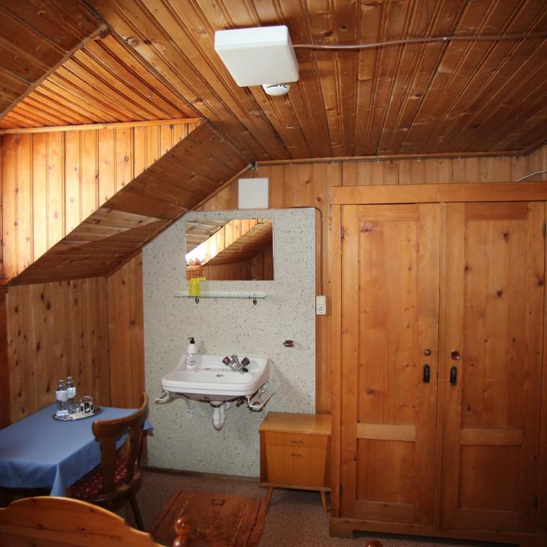 Gasthof Auerhahn - Doppelzimmer mit Gemeinschaftsbad - 4