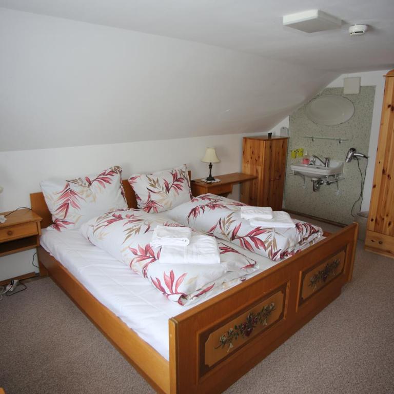 Gasthof Auerhahn - Doppelzimmer mit Gemeinschaftsbad - 7