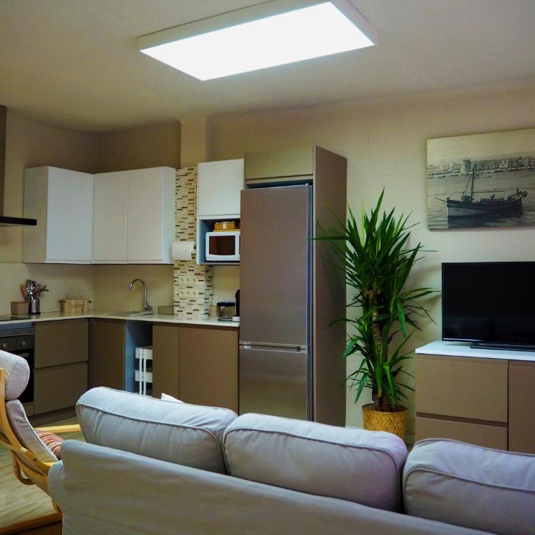 Cal Xambu - Three-Bedroom Apartment - 1