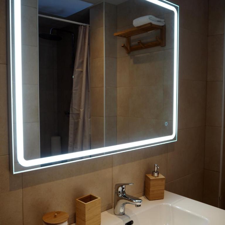 Cal Xambu - Three-Bedroom Apartment - 18