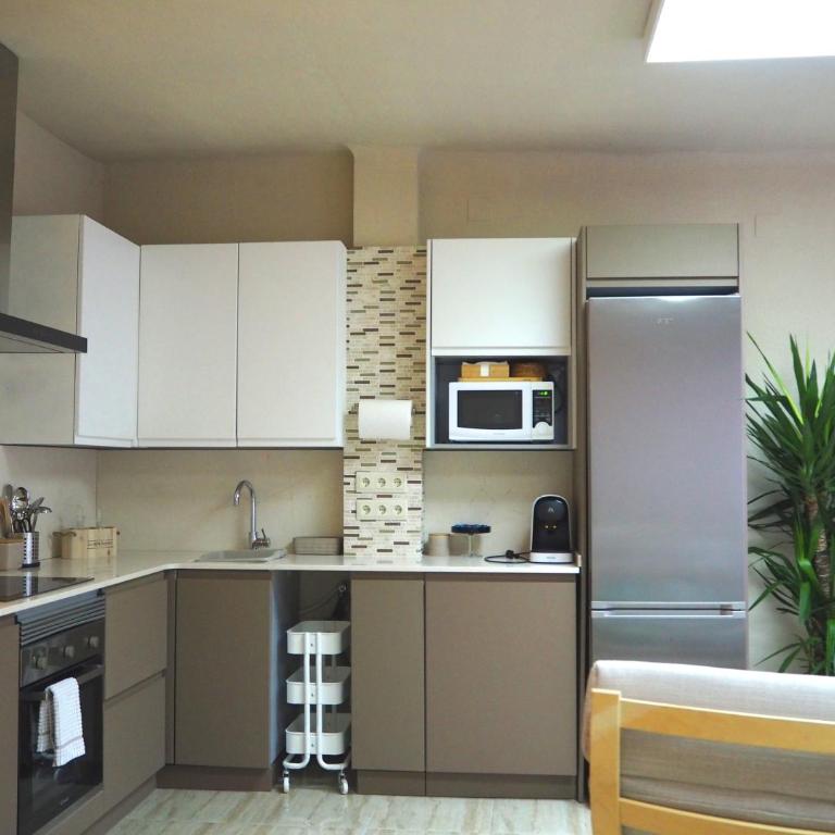 Cal Xambu - Three-Bedroom Apartment - 27