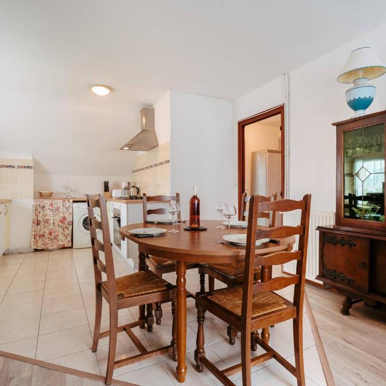 Appartement lumineux à Carnac - 3 pièces, 54m² - Proche plage et commerces, stationnement inclus - FR-1-477-100 - Appartement (4 Adultes) - 1
