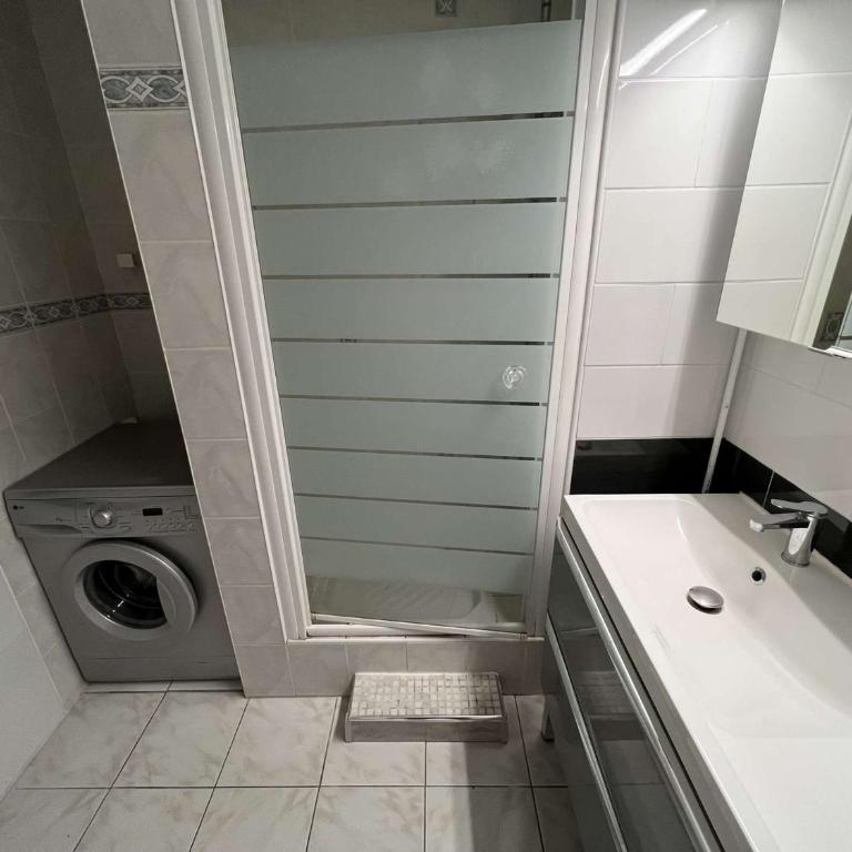 Appartement T3 Climatisé, 2 Chambres, Balcon, Parking, Proche Plage, Lave-linge - FR-1-702-22 - Appartamento - 8