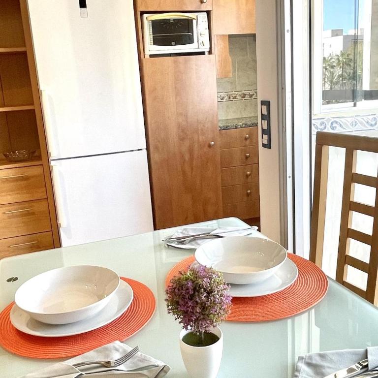 APARTBEACH ALBORAN 405 CON PISCINA y CLIMATIZADO - Apartamento - 4
