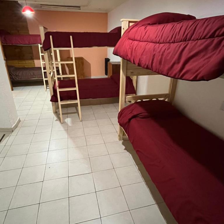 HOSTEL ARRAYAN BARILOCHE - Cama en habitación compartida femenina de 6 camas - 4
