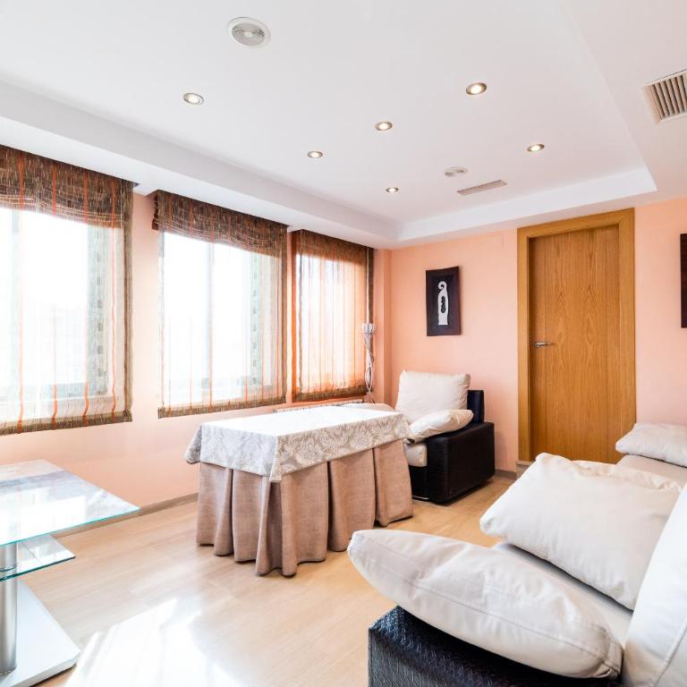 Wekey Homes Granada, Ático Panorámico Puerta Real - Three-Bedroom Apartment - 6