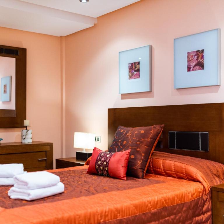 Wekey Homes Granada, Ático Panorámico Puerta Real - Three-Bedroom Apartment - 24