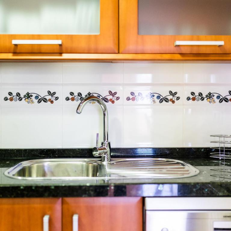 Wekey Homes Granada, Ático Panorámico Puerta Real - Three-Bedroom Apartment - 14