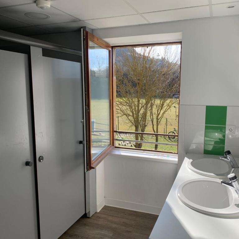Auberge de jeunesse HI Millau La Maladrerie - Chambre Familiale avec Salle de Bains - 3