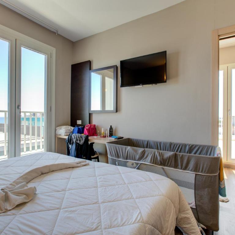 Hotel Aiglon - Camera Familiare con Vista Mare - 3