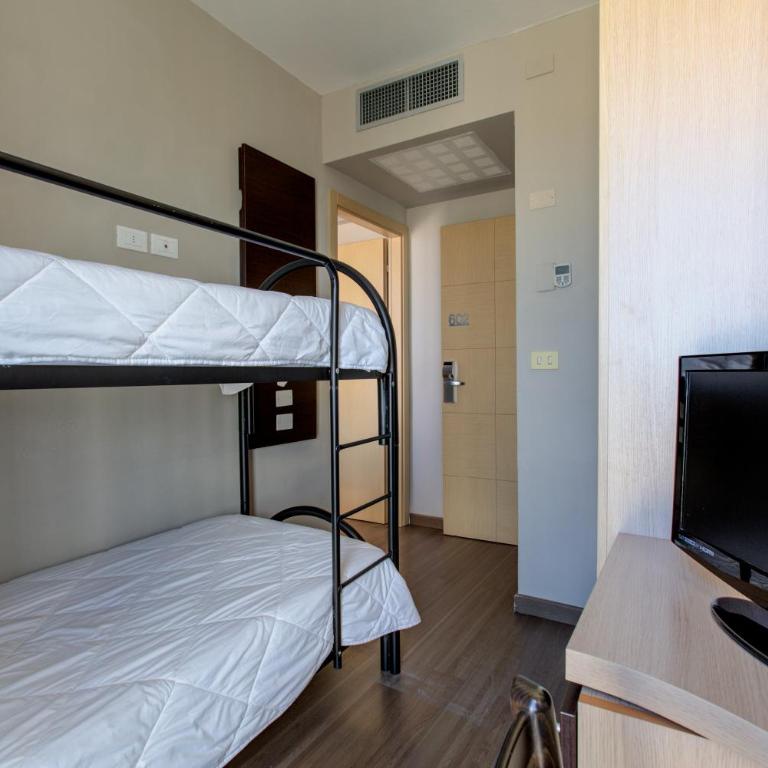 Hotel Aiglon - Camera Familiare con Vista Mare - 10