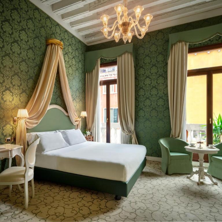 Maison Venezia | UNA Esperienze - Camera Matrimoniale Premium con Divano-Letto - 1