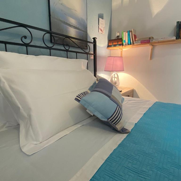 Iola Rooms - Q9416 - Standard King Room - 2