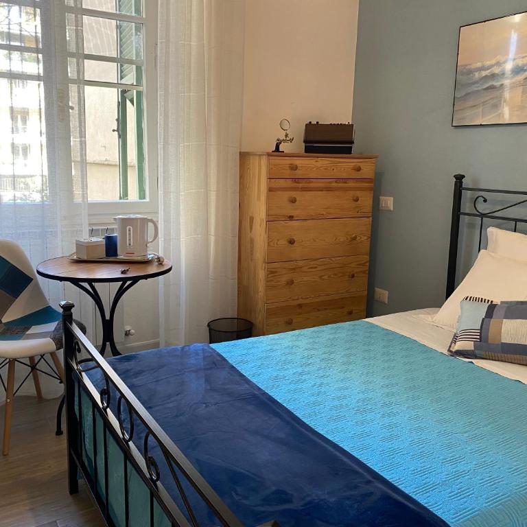 Iola Rooms - Q9416 - Standard King Room - 5