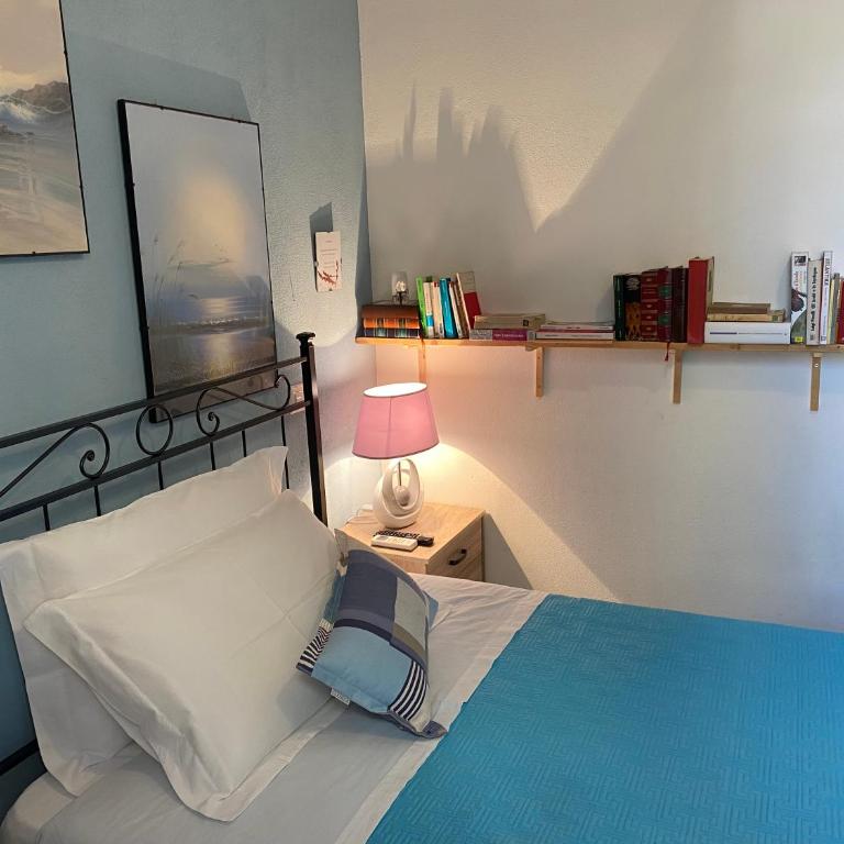 Iola Rooms - Q9416 - Standard King Room - 6