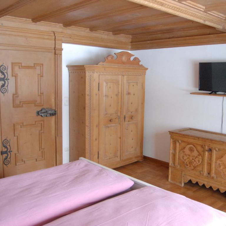 Barrierefreie 3-Zi.-Ferienwohnung mit Gartenzugang in ruhiger, zentrumsnaher Lage - Apartment mit 2 Schlafzimmern - 4