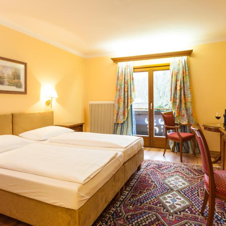 Hotel St. Georg - Doppel-/Zweibettzimmer mit Balkon - 1