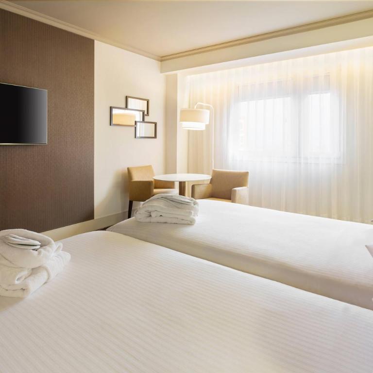 Madrid Marriott Auditorium Hotel & Conference Center - Habitación Executive con 2 camas individuales, acceso al salón y aparcamiento incluido - 3