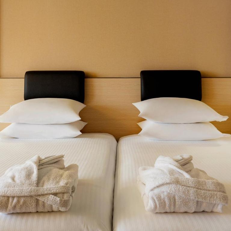 Madrid Marriott Auditorium Hotel & Conference Center - Habitación Executive con 2 camas individuales, acceso al salón y aparcamiento incluido - 4