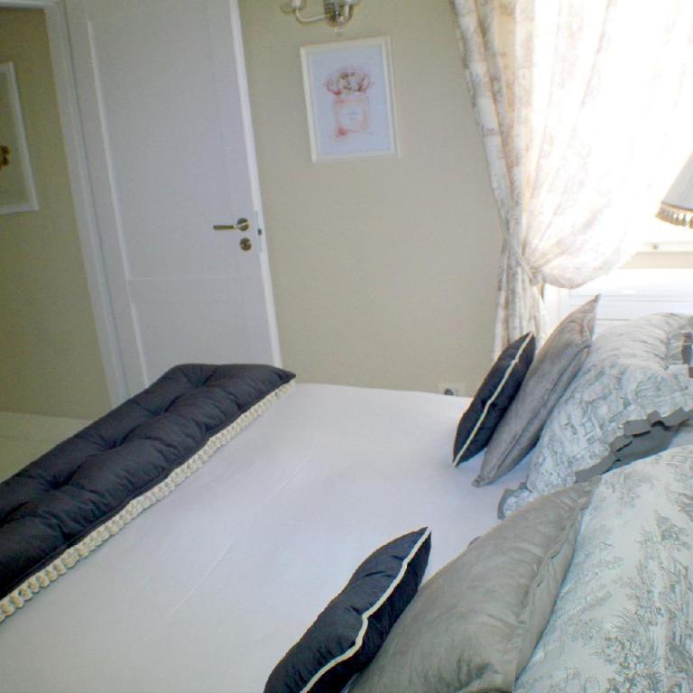 White Florence Suite - One-Bedroom Apartment - 19