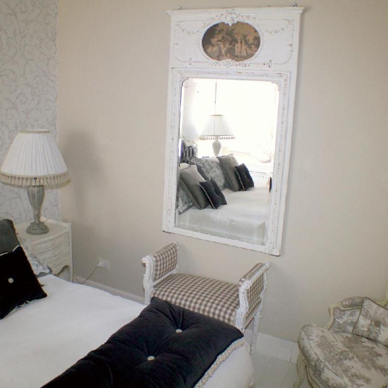 White Florence Suite - One-Bedroom Apartment - 21