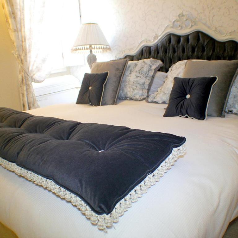 White Florence Suite - One-Bedroom Apartment - 22