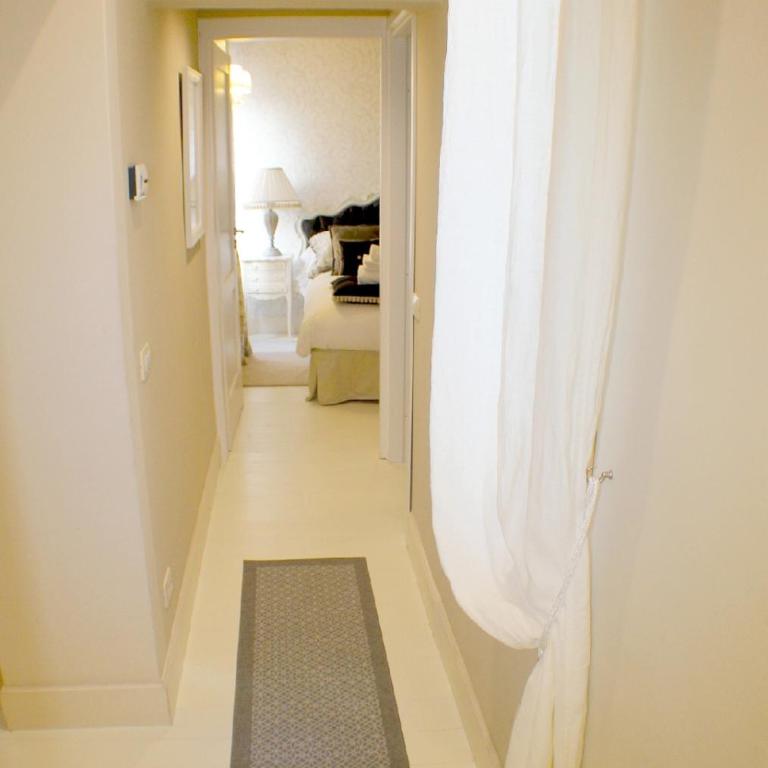 White Florence Suite - One-Bedroom Apartment - 10