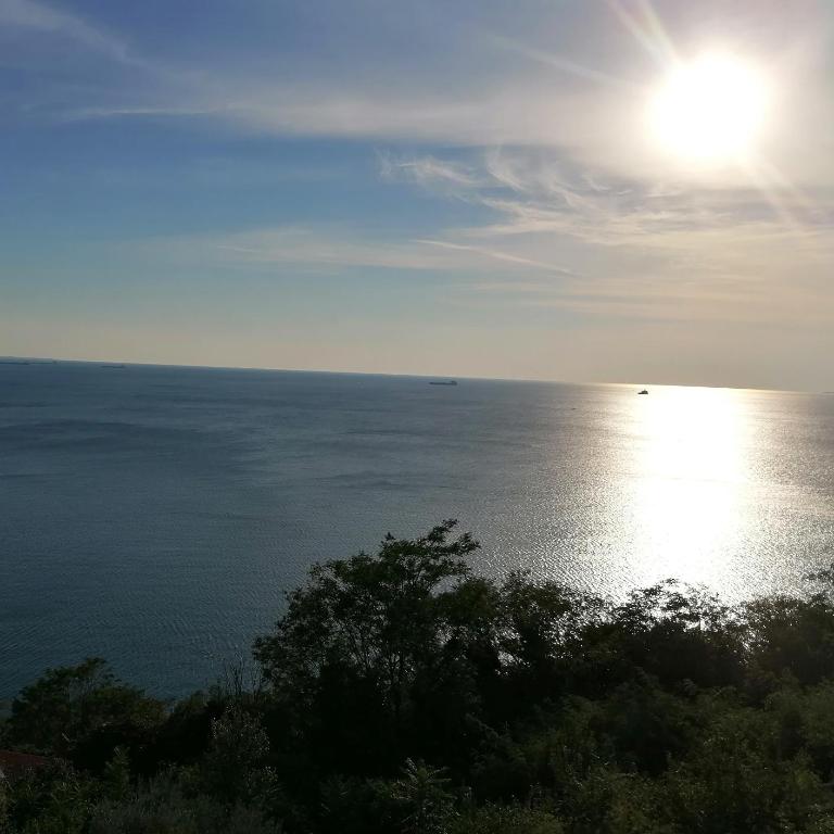 Apartment Trieste Casa Vacanze NATASCIA - Appartamento Familiare con 2 Camere da Letto e Vista - 2