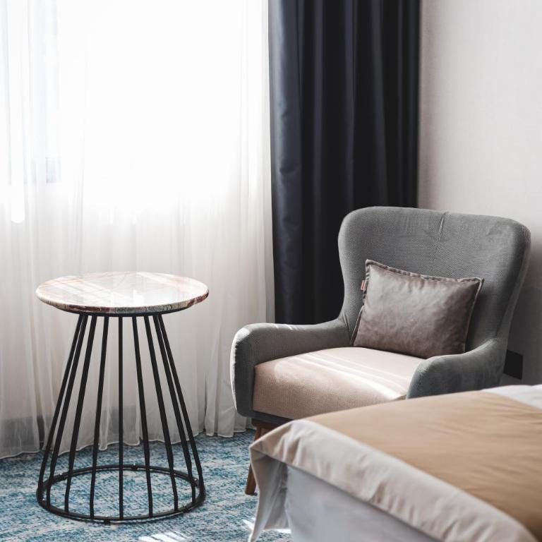 Bristol Hotel Podgorica - Twin Room - 2