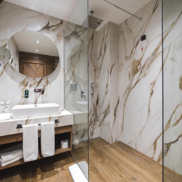 Bristol Hotel Podgorica - Twin Room - 4