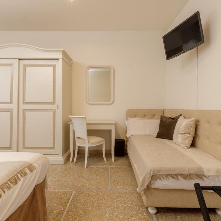 Da Rita Affittacamere - Camera Tripla con Bagno Privato Esterno - 8