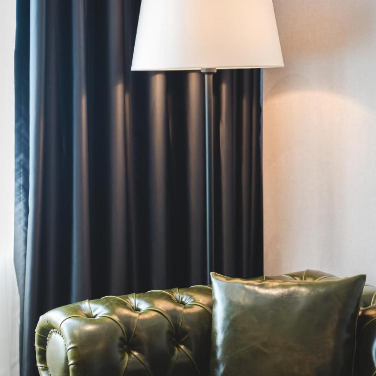 Bristol Hotel Podgorica - Deluxe Suite with Spa Bath - 3