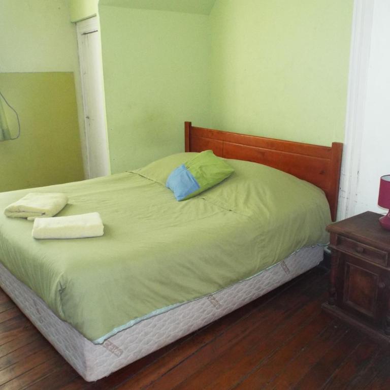 Hostal Casa Verde Limón - Double Room with Shared Bathroom - 1