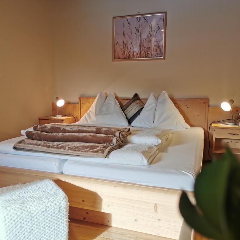 Pension & Ferienwohnung Sonnleiten - Apartment mit 2 Schlafzimmern, einem Balkon und Gartenblick - 5