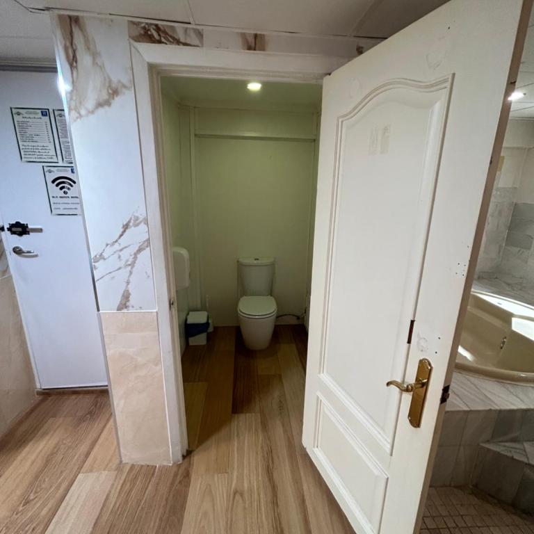 Hostal Avenida Andalucia - Solo Adultos - Habitación Doble con bañera de hidromasaje - 21